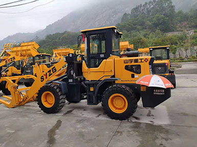 恭喜羅總喜提新車(chē)，山宇裝載機(jī)940走起，山宇重工，助您成功！